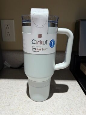 Cirkul StrawSip 40 oz Tumbler with Handle — Sage Green